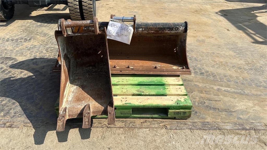 Doosan DX57W-5 حفارات بعجل