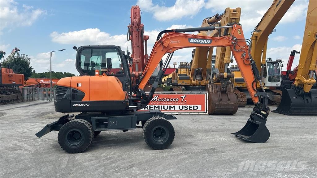 Doosan DX57W-5 حفارات بعجل