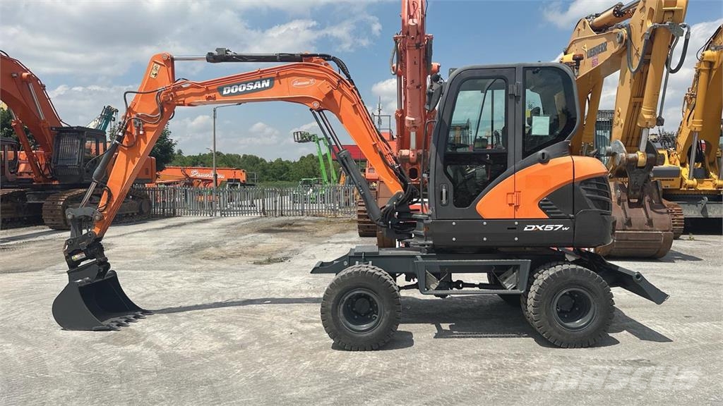 Doosan DX57W-5 حفارات بعجل