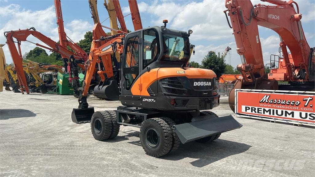 Doosan DX57W-5 حفارات بعجل