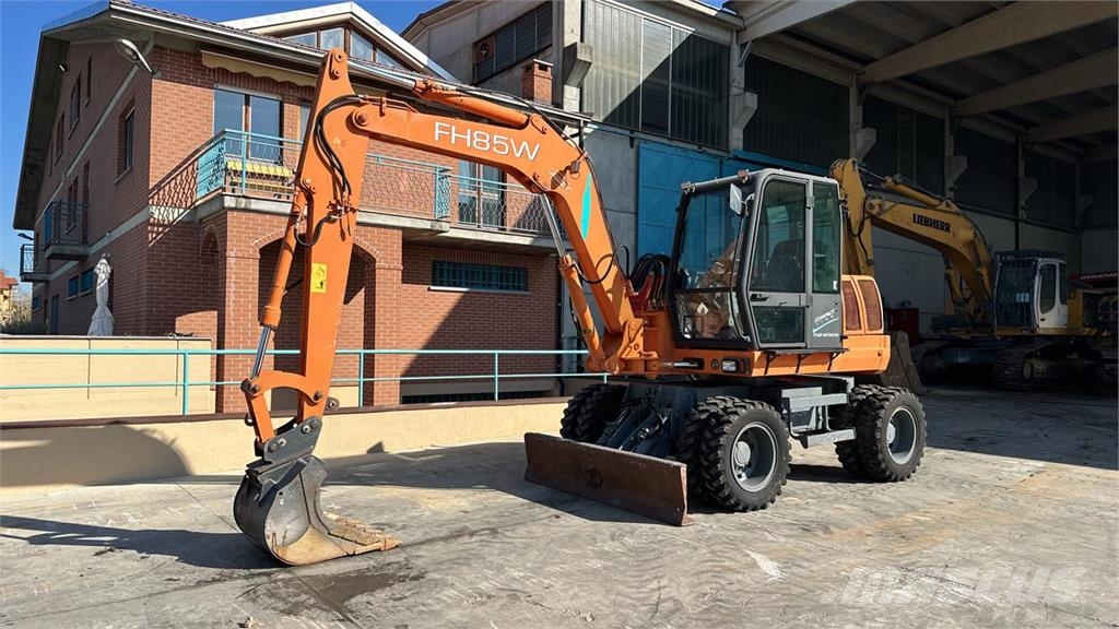 Fiat-Hitachi FH85W 4X4 Lastik tekerli ekskavatörler