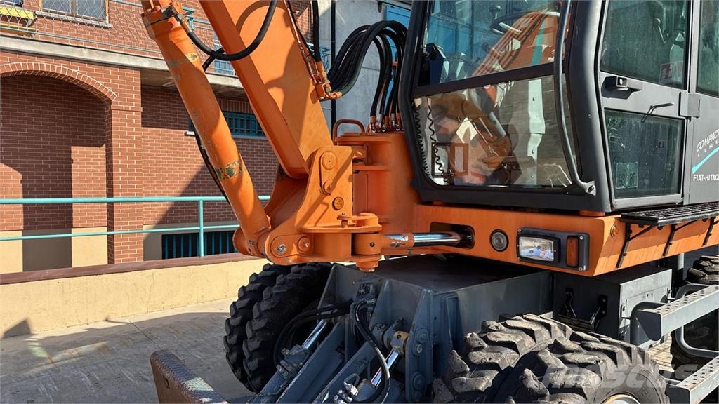 Fiat-Hitachi FH85W 4X4 Lastik tekerli ekskavatörler