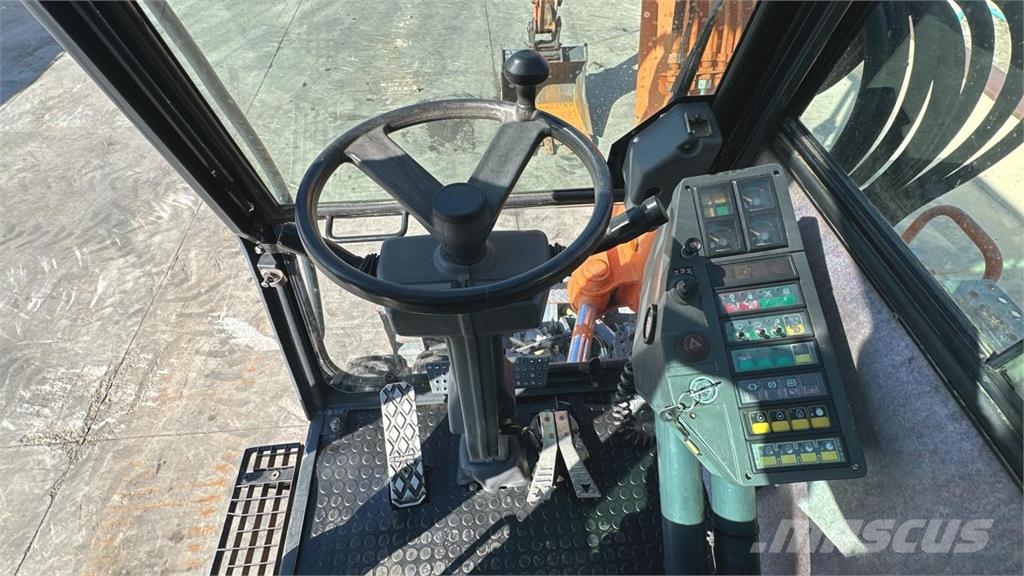 Fiat-Hitachi FH85W 4X4 Lastik tekerli ekskavatörler