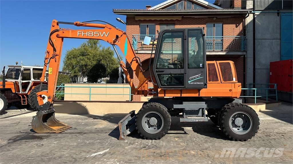 Fiat-Hitachi FH85W 4X4 Lastik tekerli ekskavatörler