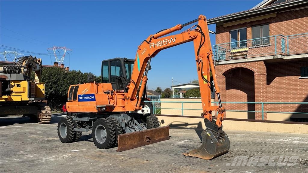 Fiat-Hitachi FH85W 4X4 Lastik tekerli ekskavatörler