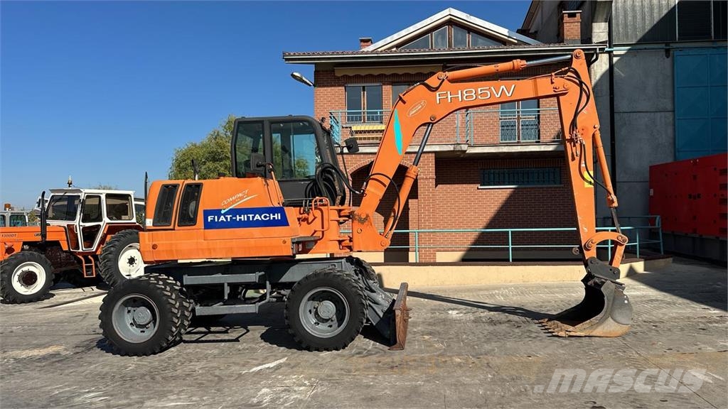Fiat-Hitachi FH85W 4X4 Lastik tekerli ekskavatörler