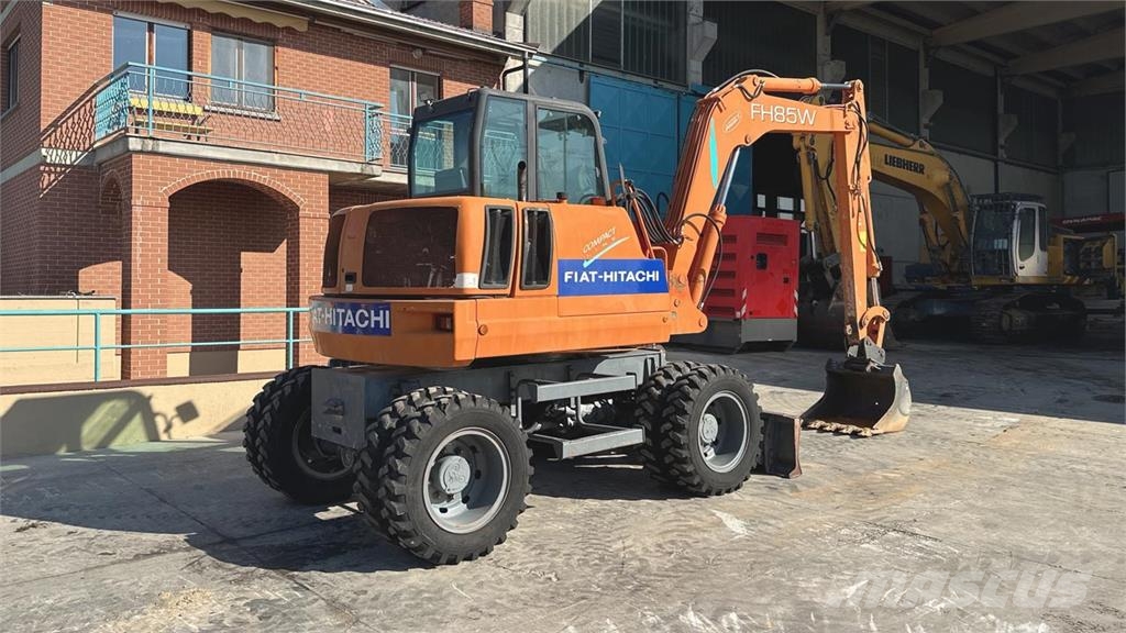 Fiat-Hitachi FH85W 4X4 Lastik tekerli ekskavatörler