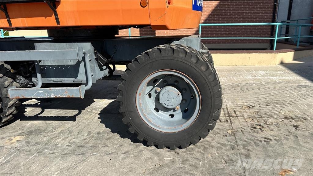 Fiat-Hitachi FH85W 4X4 Lastik tekerli ekskavatörler