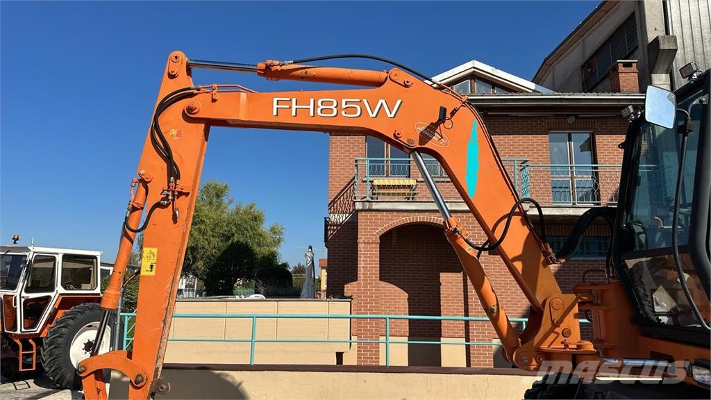 Fiat-Hitachi FH85W 4X4 Lastik tekerli ekskavatörler