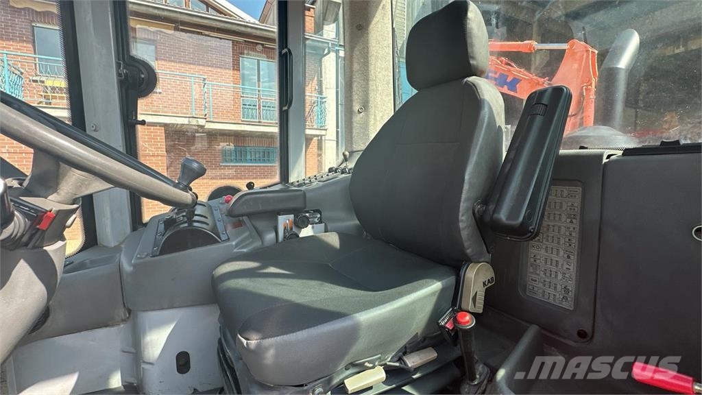 Fiat-Hitachi W130A Læssemaskiner på hjul