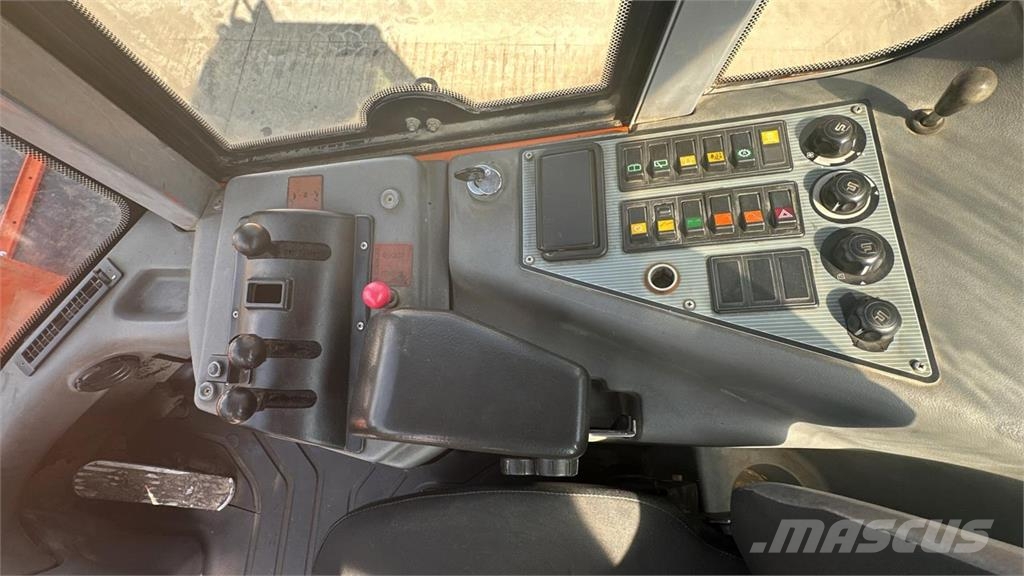 Fiat-Hitachi W130A Læssemaskiner på hjul