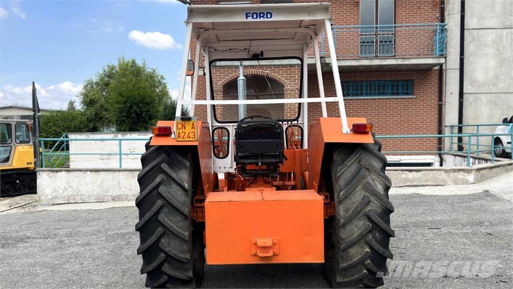 Ford 5600 4X2 Μπουλντόζες με ερπύστριες