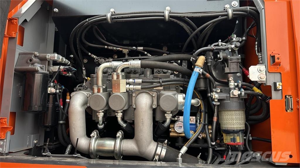 Hitachi KMC380S-7 Εκσκαφείς με ερπύστριες