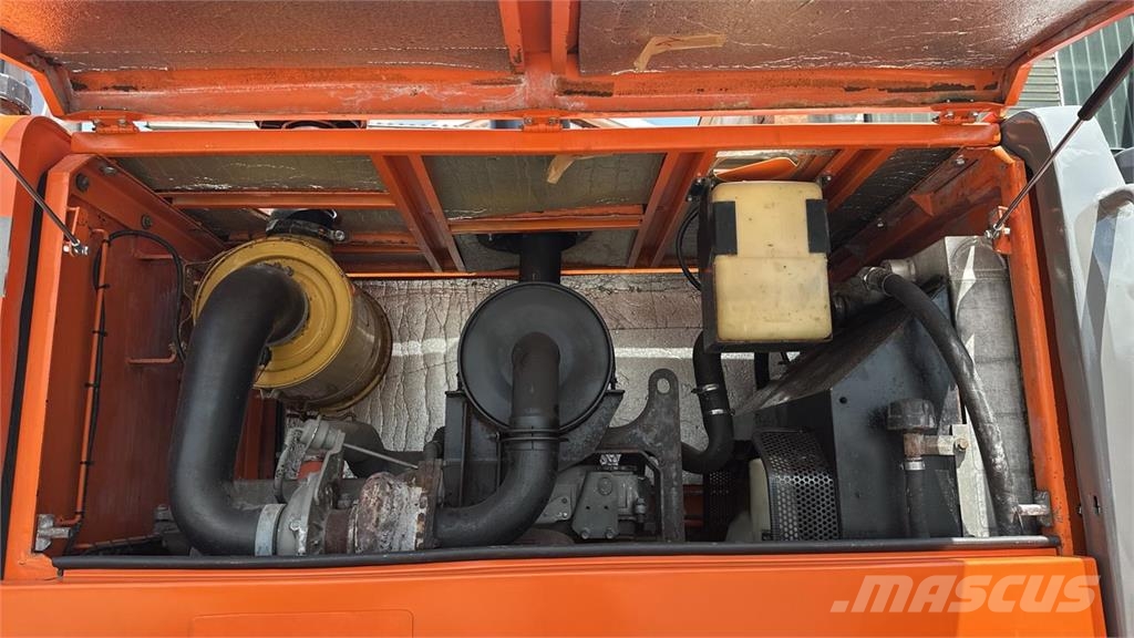Hitachi LX210E لوادر بعجل