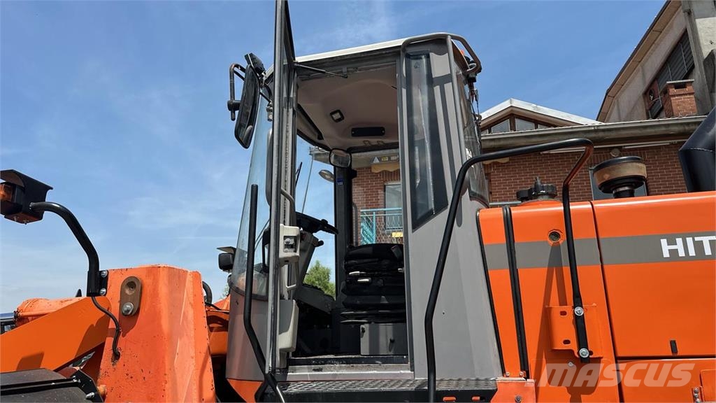 Hitachi LX210E لوادر بعجل