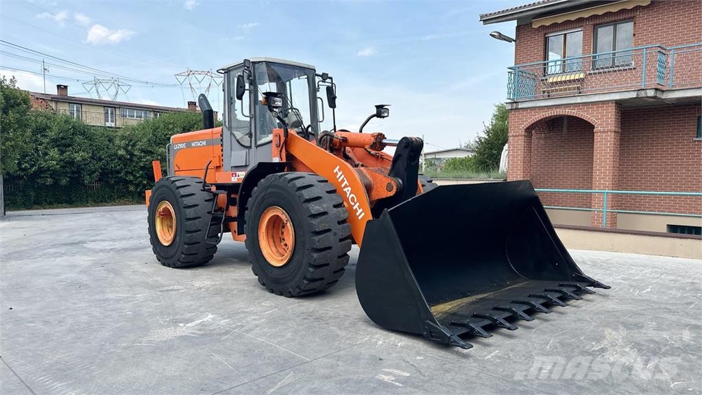 Hitachi LX210E لوادر بعجل
