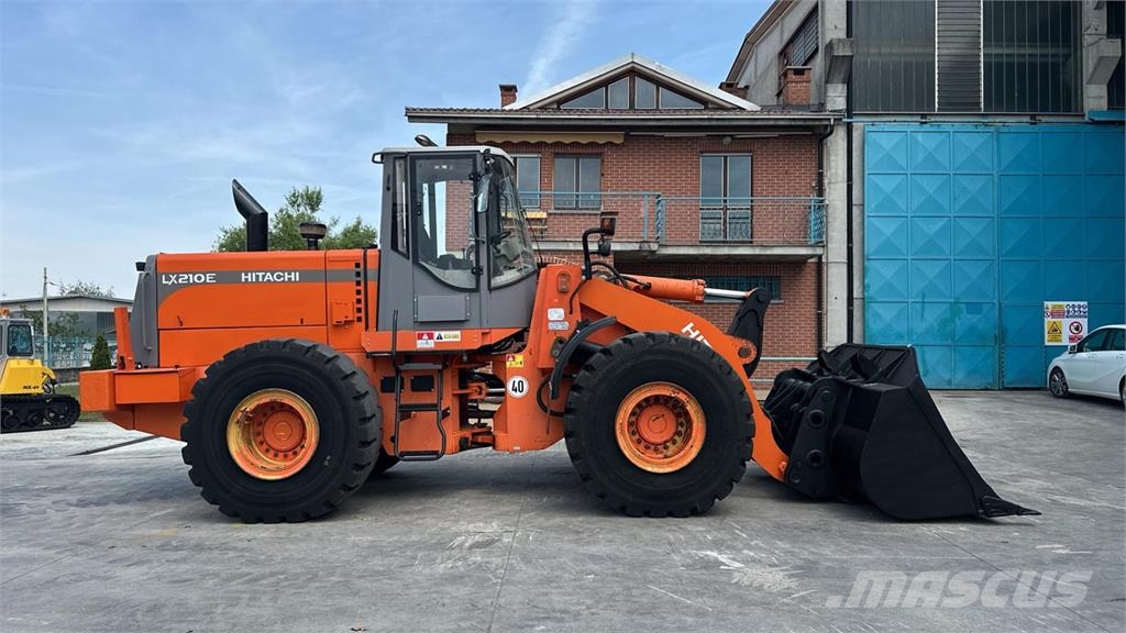 Hitachi LX210E لوادر بعجل