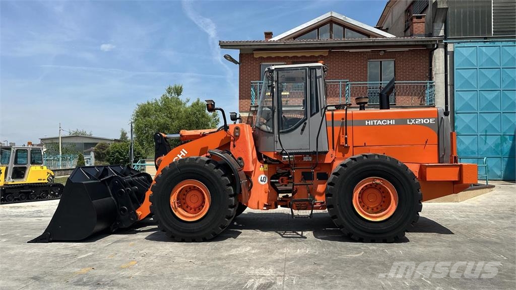 Hitachi LX210E لوادر بعجل