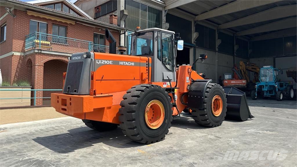 Hitachi LX210E لوادر بعجل
