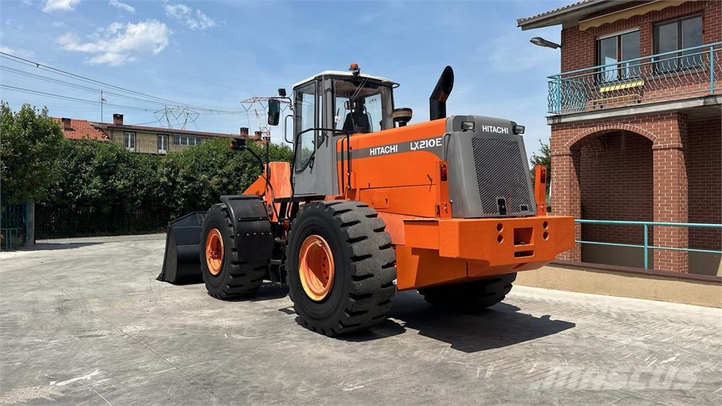 Hitachi LX210E لوادر بعجل