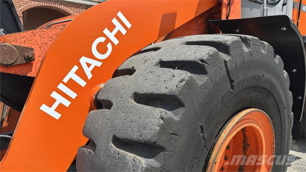 Hitachi LX210E لوادر بعجل