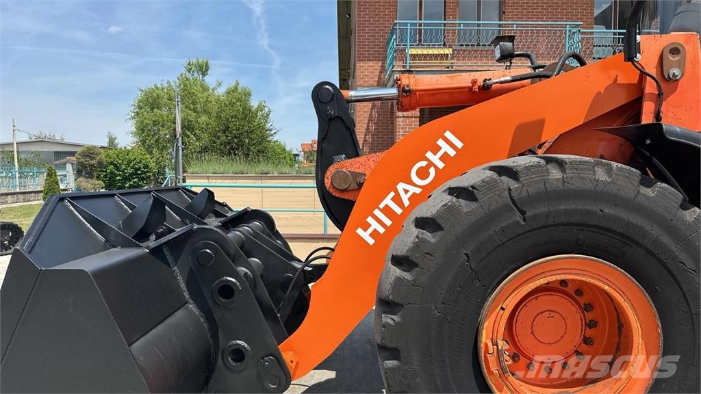Hitachi LX210E لوادر بعجل