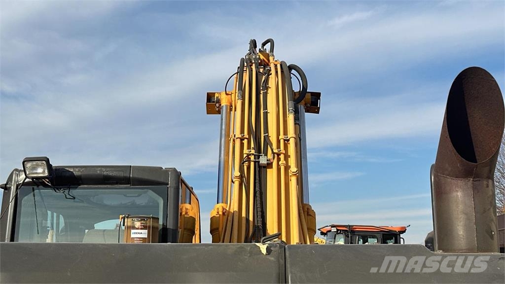Hitachi X250LCN-5B Εκσκαφείς με ερπύστριες