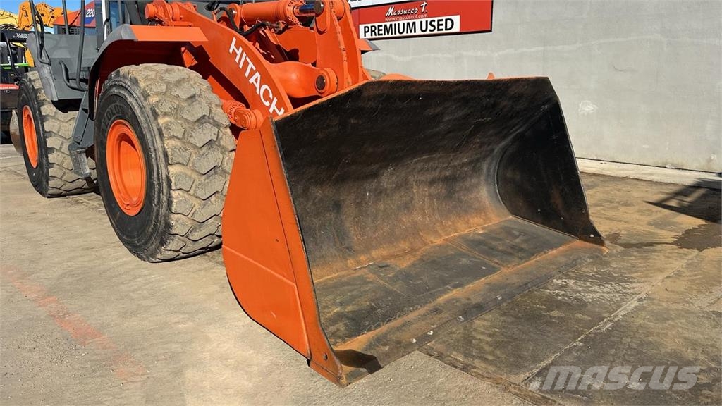 Hitachi ZW220 Wheel loaders