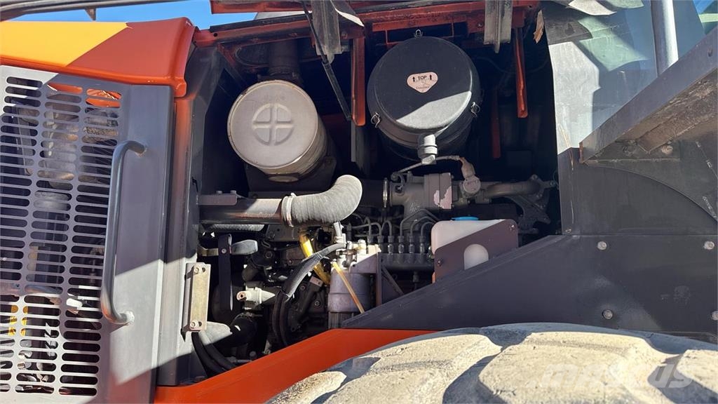 Hitachi ZW220 Wheel loaders