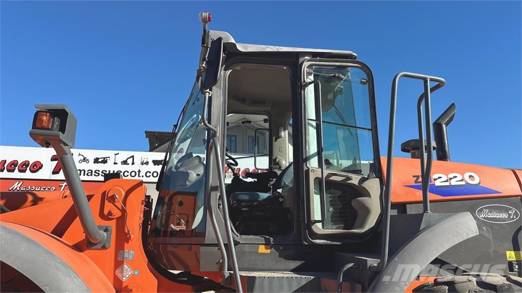 Hitachi ZW220 Wheel loaders