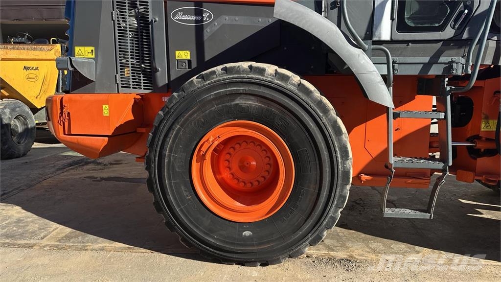 Hitachi ZW220 Wheel loaders