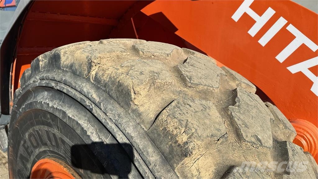 Hitachi ZW220 Wheel loaders