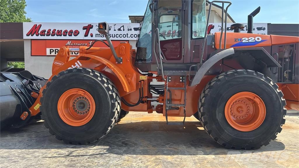 Hitachi ZW220 Cargadoras sobre ruedas