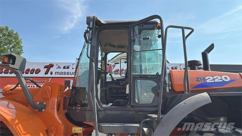 Hitachi ZW220 Cargadoras sobre ruedas