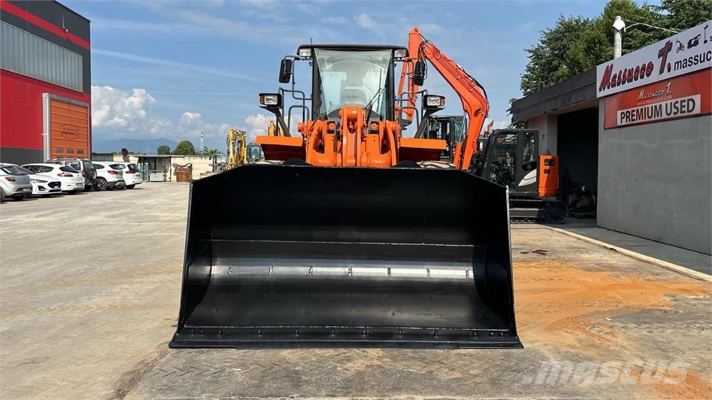Hitachi ZW220 Cargadoras sobre ruedas