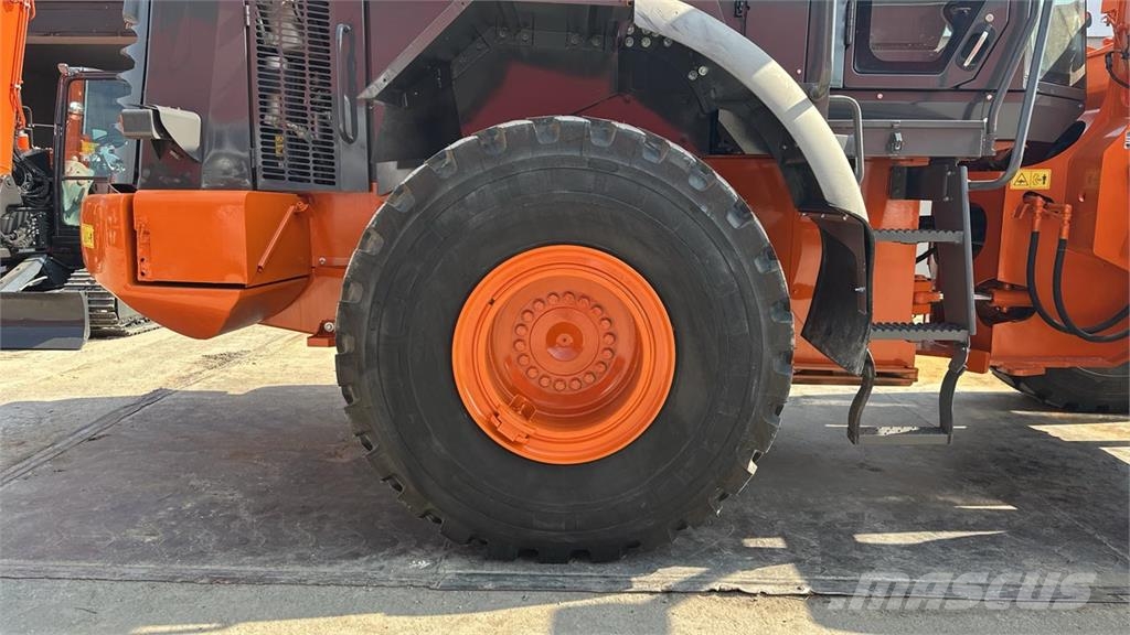 Hitachi ZW220 Cargadoras sobre ruedas