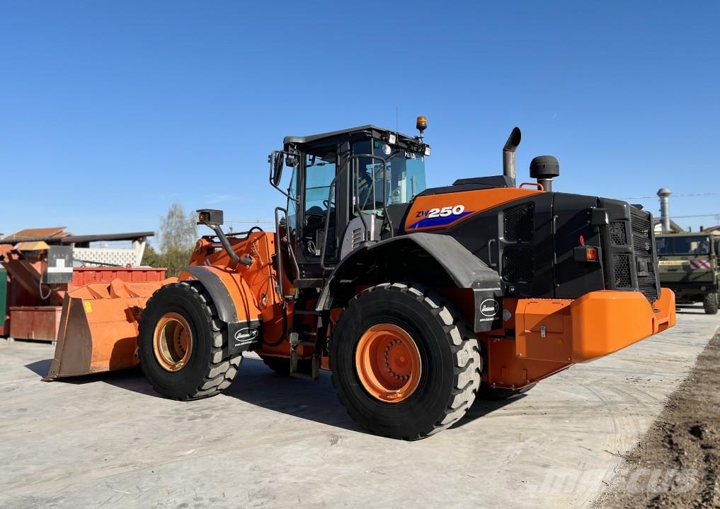 Hitachi ZW250-6 Radlader