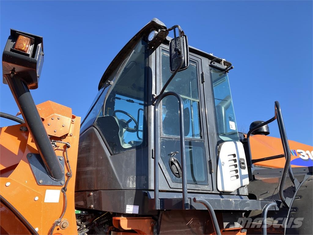 Hitachi ZW310-5 Kolesni nakladalci