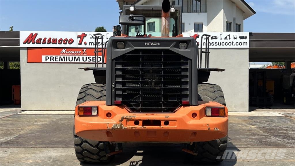 Hitachi ZW330 Kolesni nakladalci