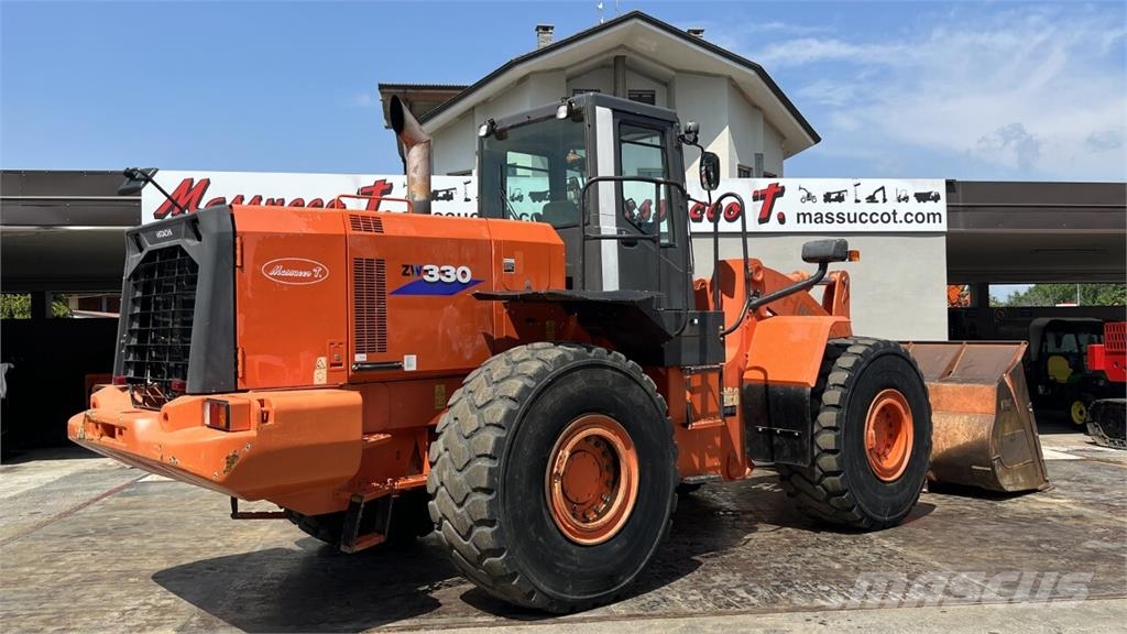 Hitachi ZW330 Kolesni nakladalci