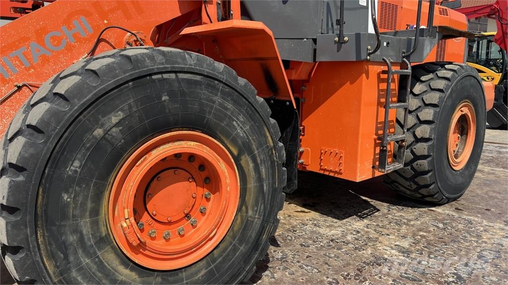 Hitachi ZW330 Kolesni nakladalci