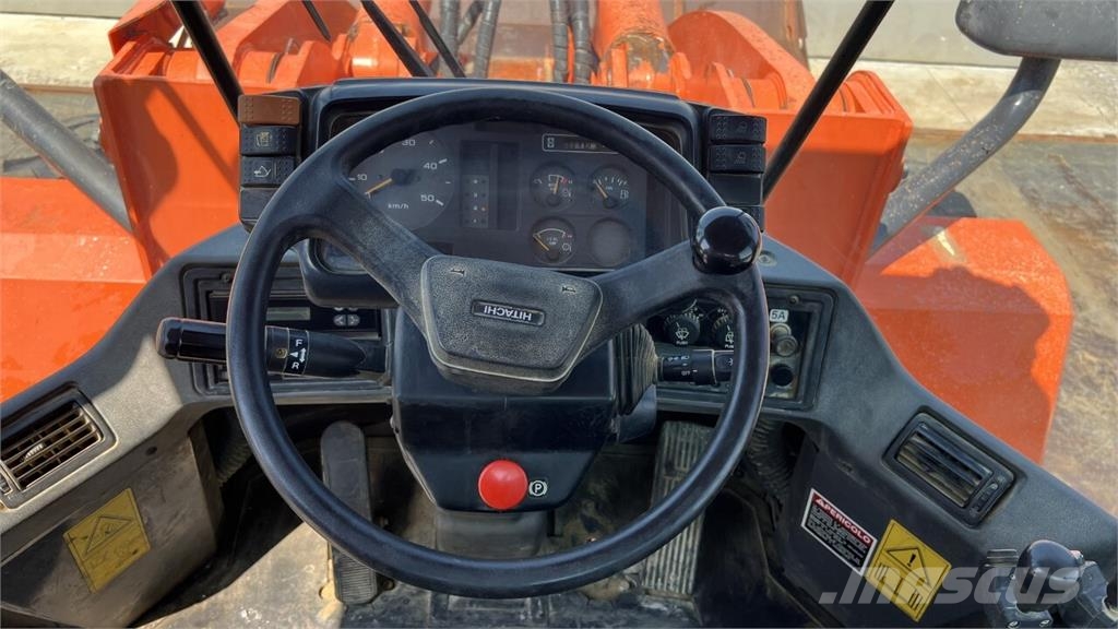 Hitachi ZW330 Kolesni nakladalci