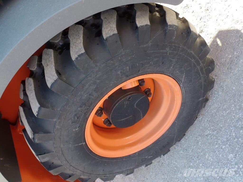Hitachi ZW65 Naudoti ratiniai krautuvai