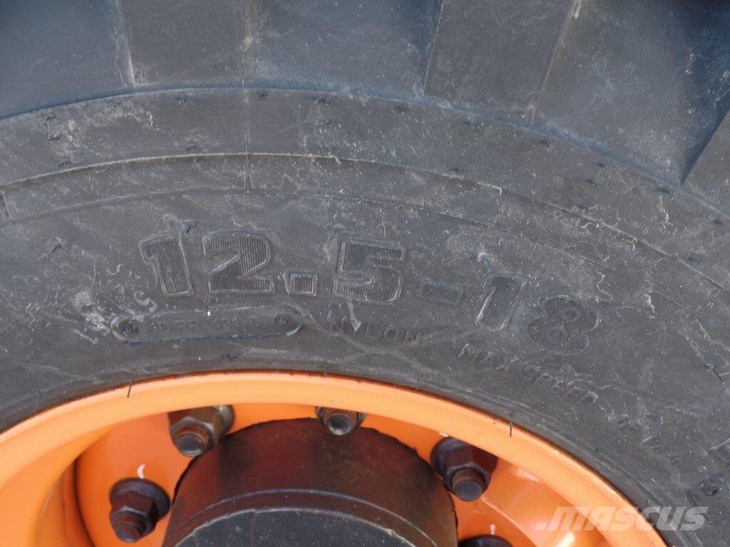Hitachi ZW65 Naudoti ratiniai krautuvai