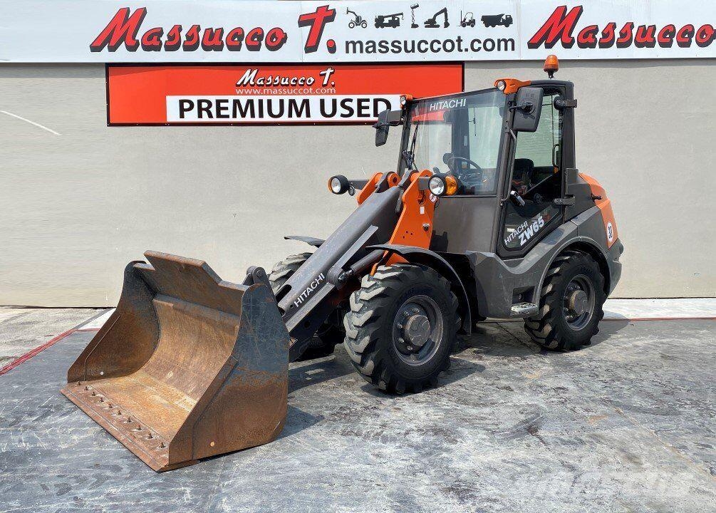 Hitachi ZW65 Колесни товарачи