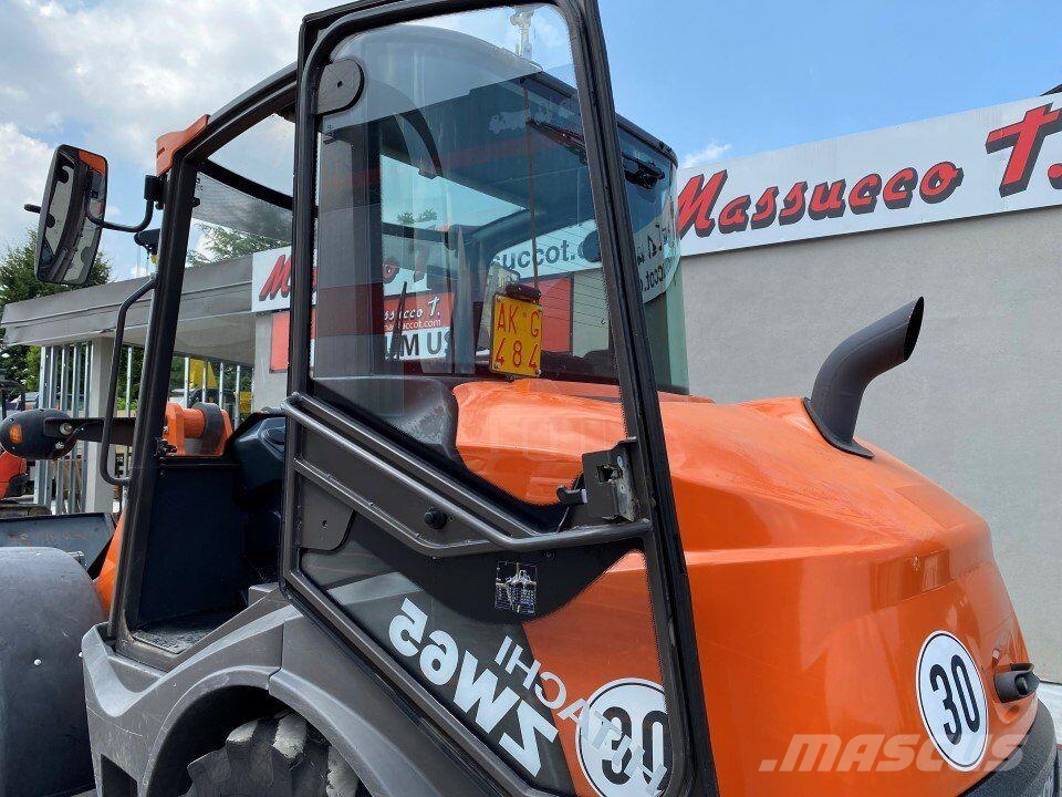 Hitachi ZW65 Колесни товарачи