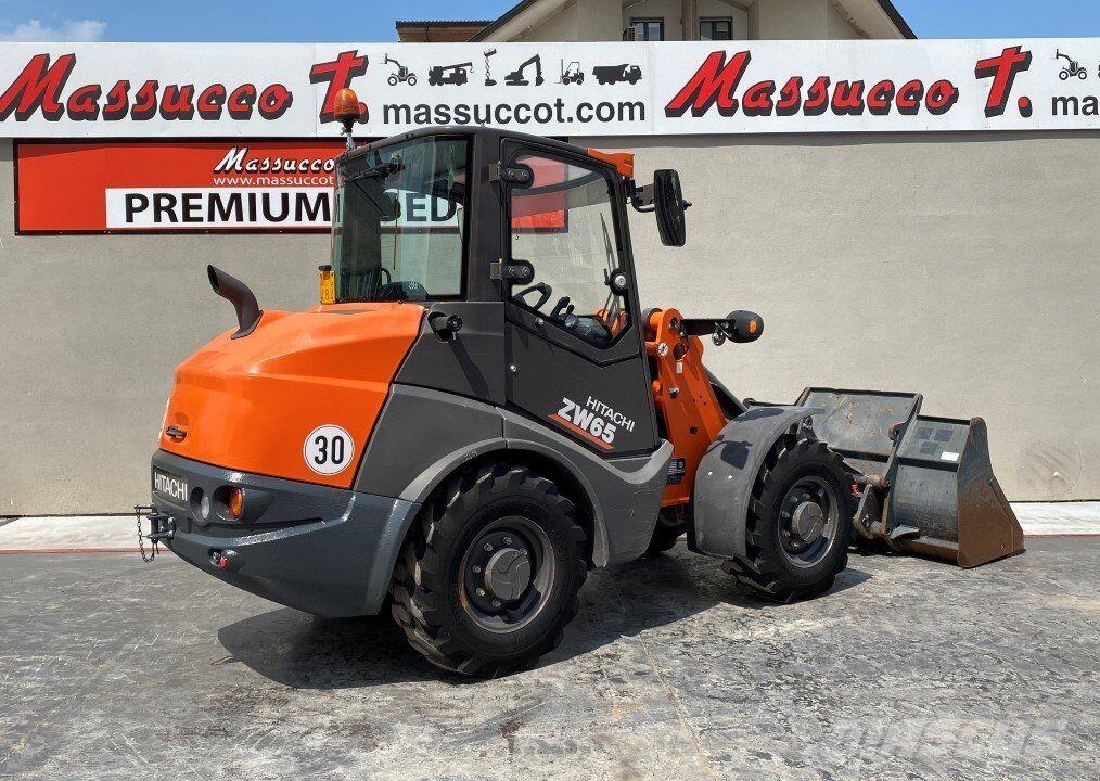 Hitachi ZW65 Колесни товарачи