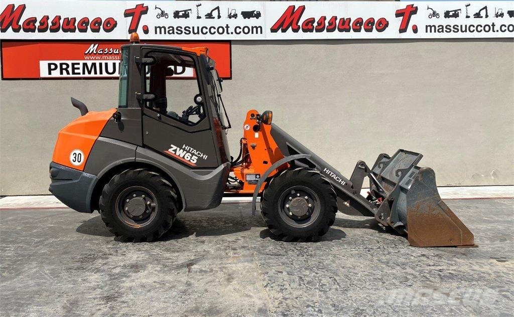 Hitachi ZW65 Колесни товарачи