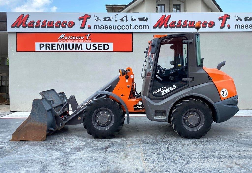 Hitachi ZW65 Колесни товарачи