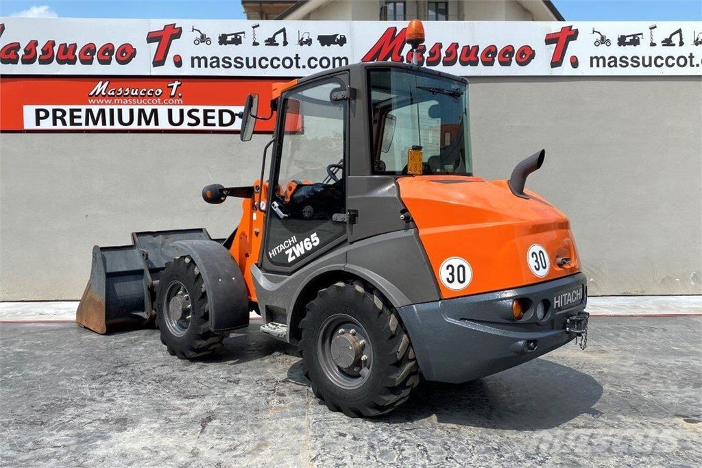 Hitachi ZW65 Колесни товарачи